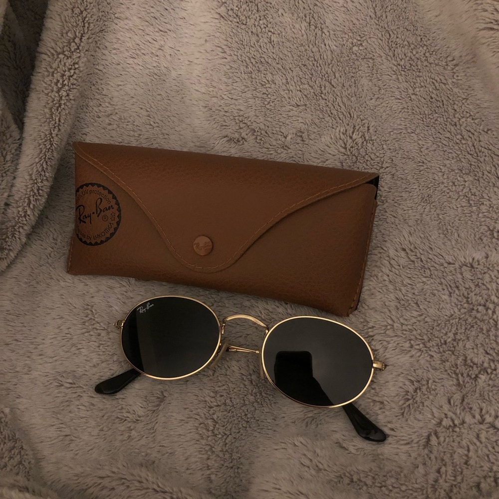 Ray-Ban Gold Frame Sunglasses with Green Lenses - Picture 2 of 9